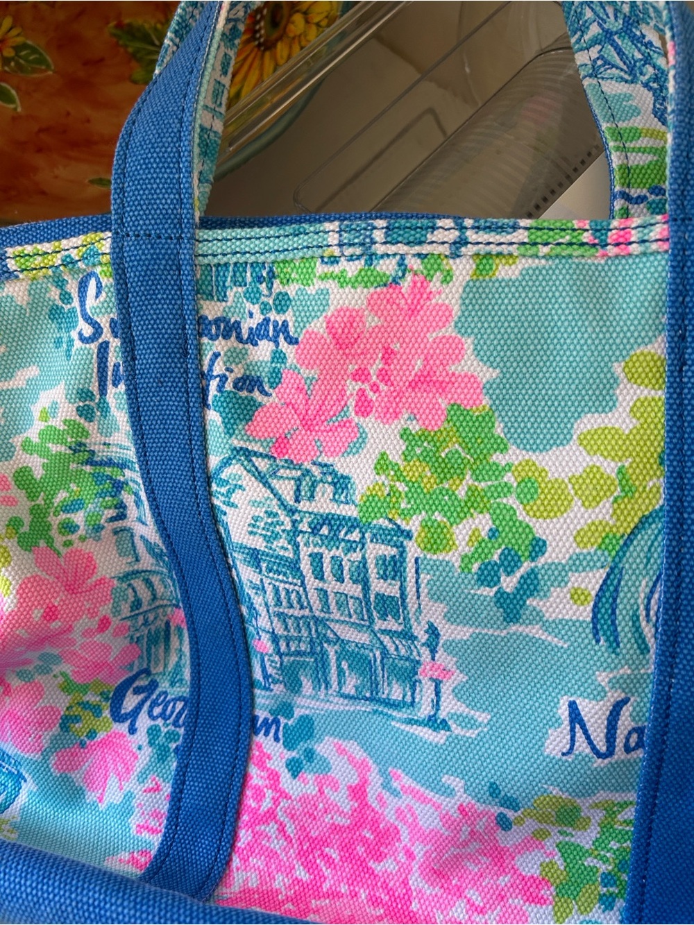 Lilly Pulitzer “Lilly loves DC” Mercato Tote Bag - Picture 5 of 9